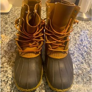 LL bean authentic duck rain boots. Size women's 6. Brown. 6 inch height